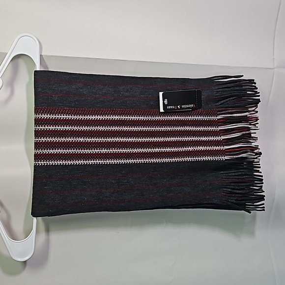 Valentin Fraas Winter Scarf 70x12" NWT - Picture 1 of 4